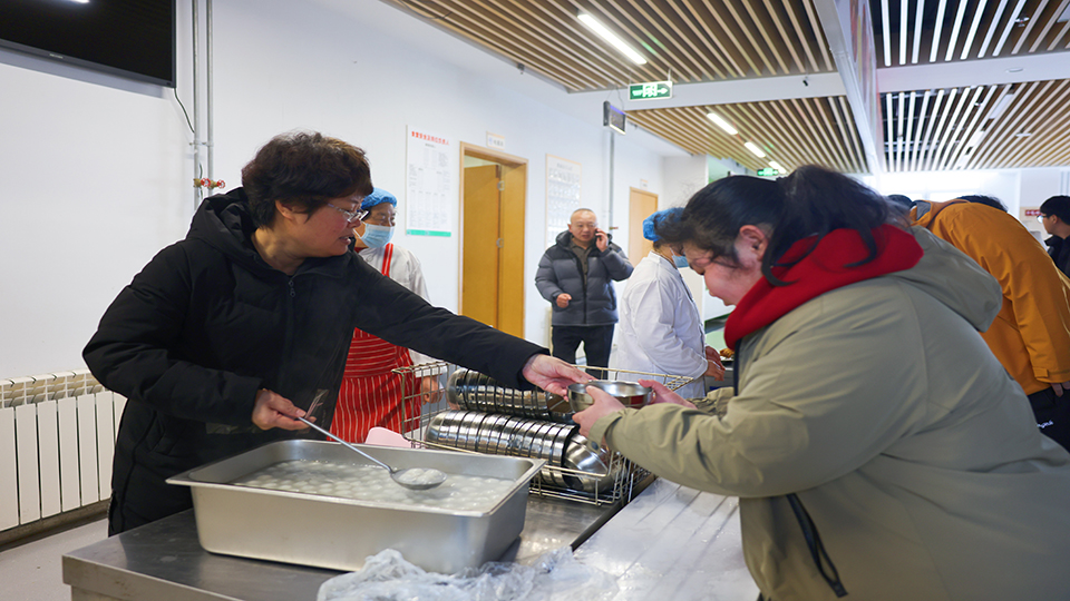 温情元宵节 香甜满校园