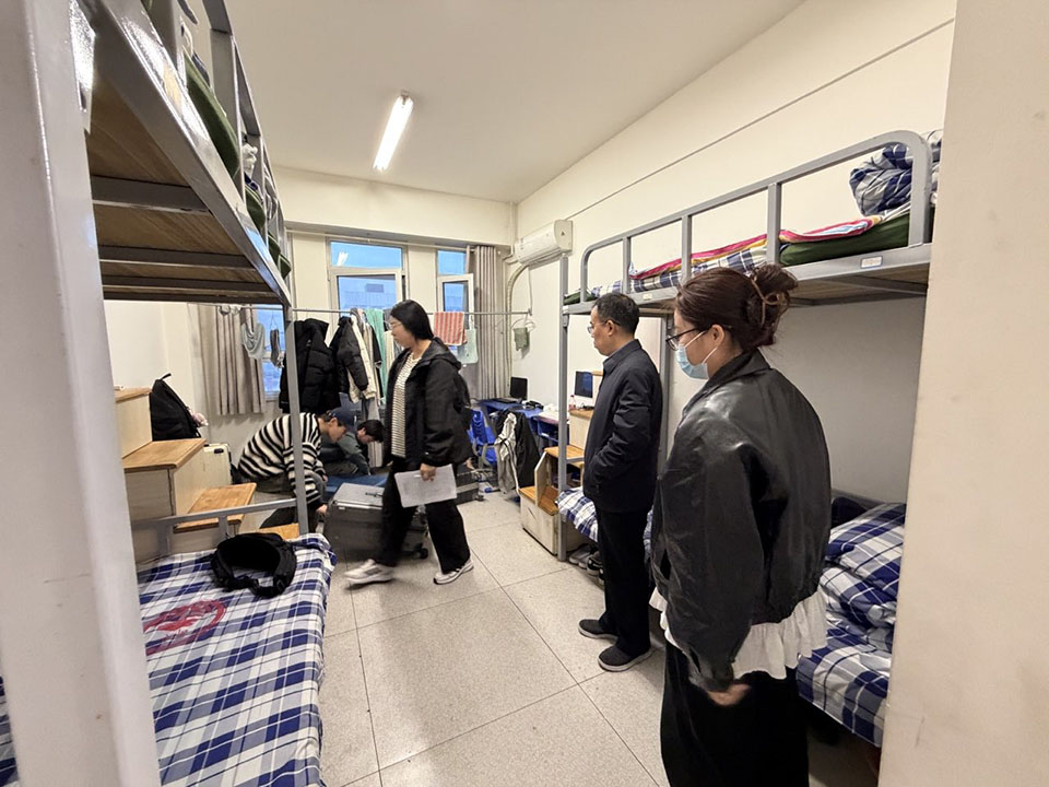 夜查筑防线 平安护学子——我校开展宿舍安全突击检查行动