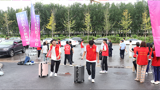 20240822新生入学-门口